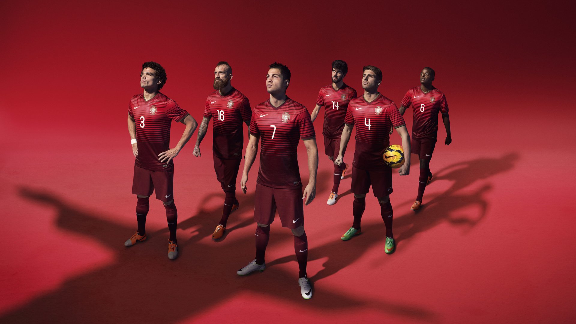 “德甲争冠形势逐渐明朗，强队全力冲刺”，德甲 集锦